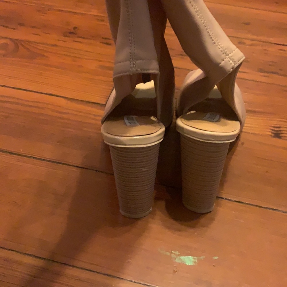 Heels - Picture 3 of 3